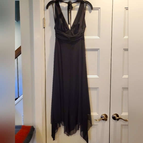 Flowy halter top dress - Picture 2 of 6